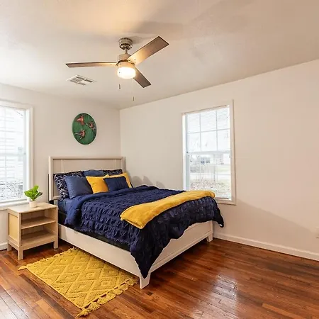 Cozy Home Perfect For Groups!
